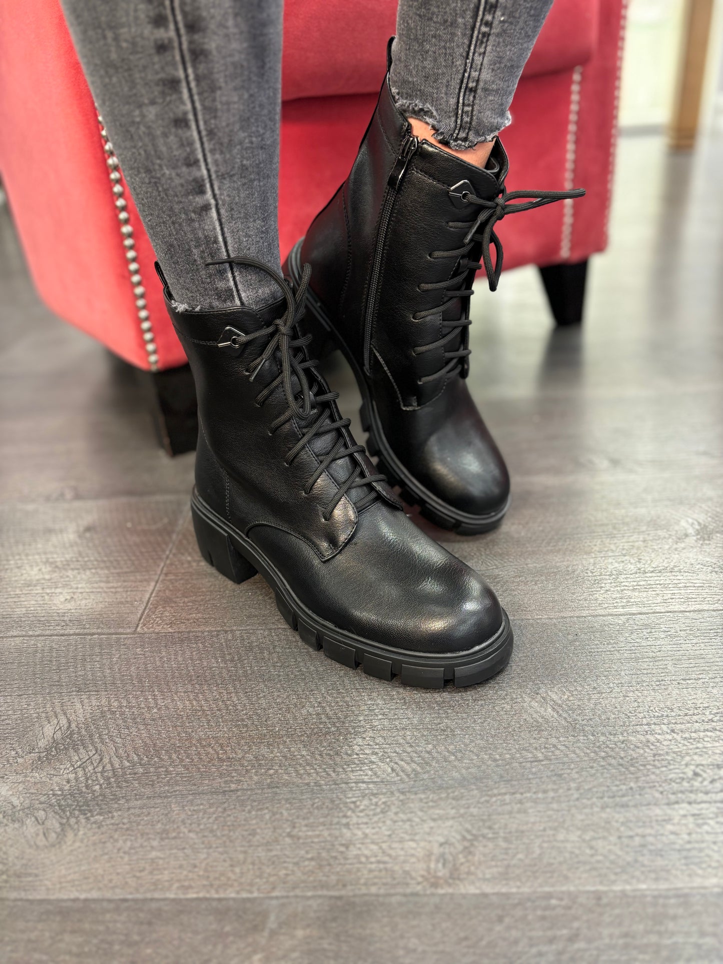 H212 Black Biker Boots