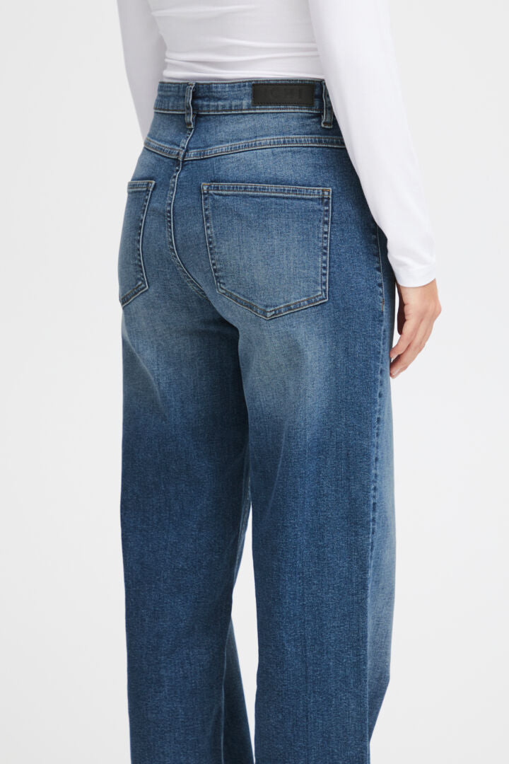 Twiggy Medium Blue Straight Jeans