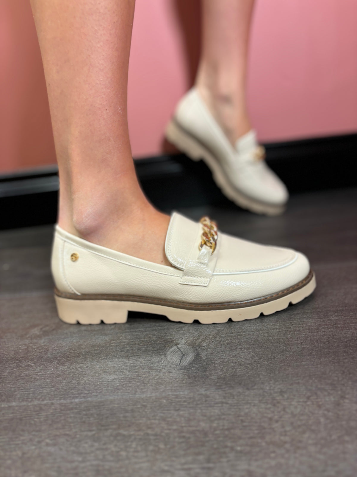 Daqia One Chiffon Link Cream Loafers