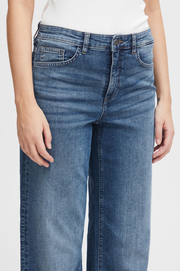 Twiggy Medium Blue Straight Jeans